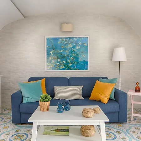 Lovely Near Via Dei Mille - Chiaia Area Apartment