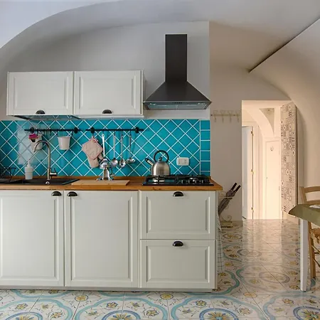 Lovely Near Via Dei Mille - Chiaia Area Naples
