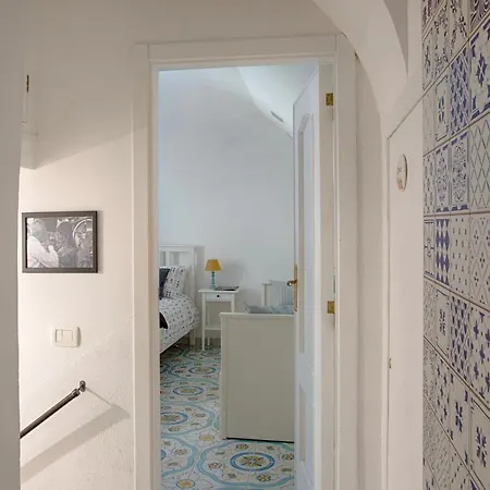 Lovely Near Via Dei Mille - Chiaia Area Naples