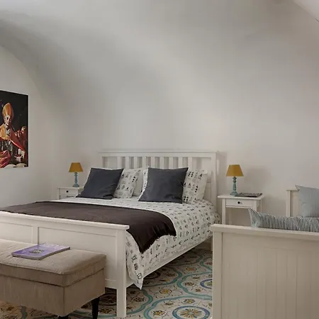 Lovely Near Via Dei Mille - Chiaia Area Apartment *