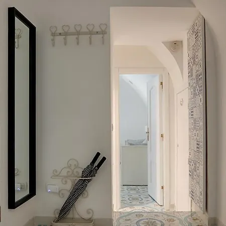 Apartment Lovely Near Via Dei Mille - Chiaia Area *